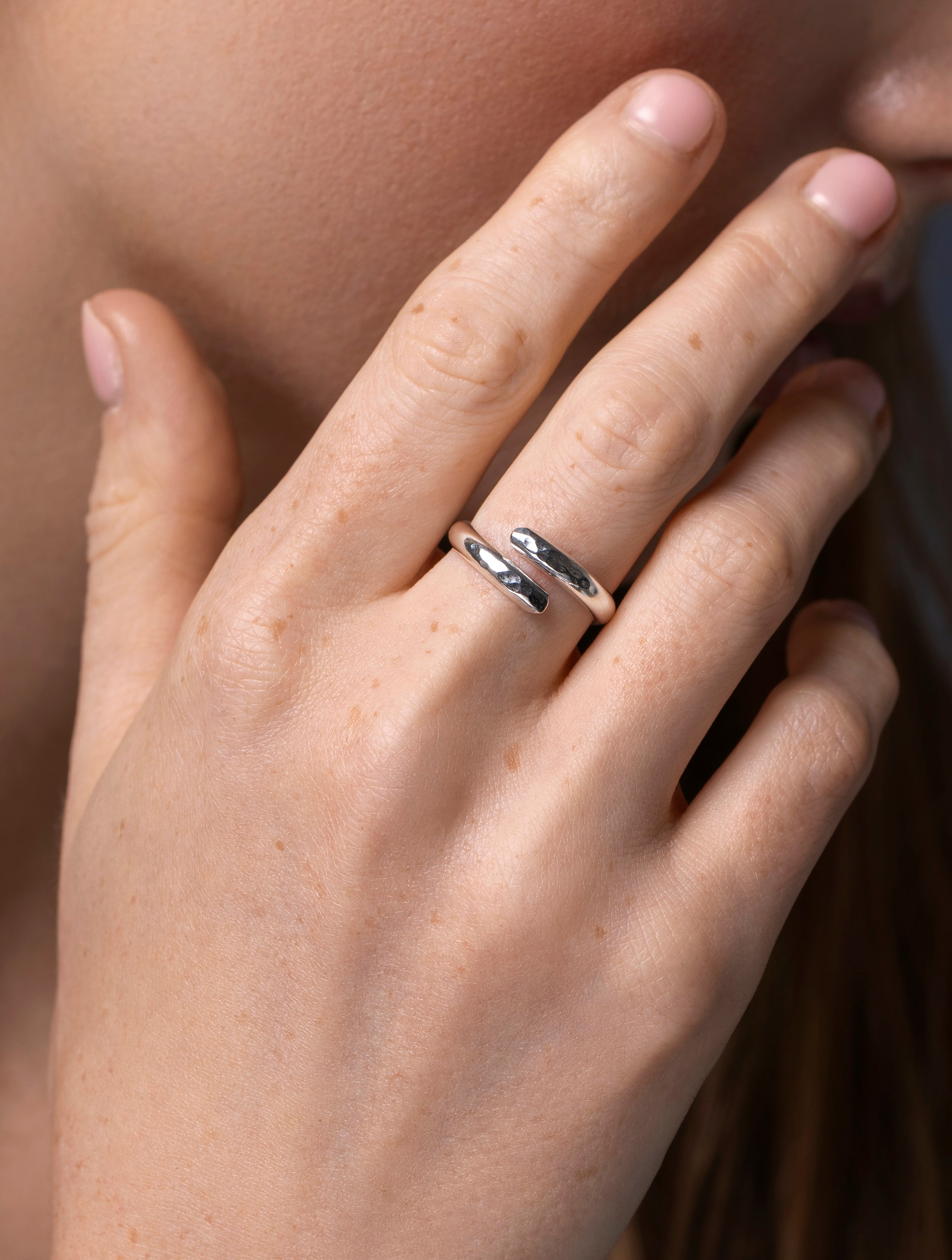 Sterling Silver Adder Open Ring with Hammered Texture