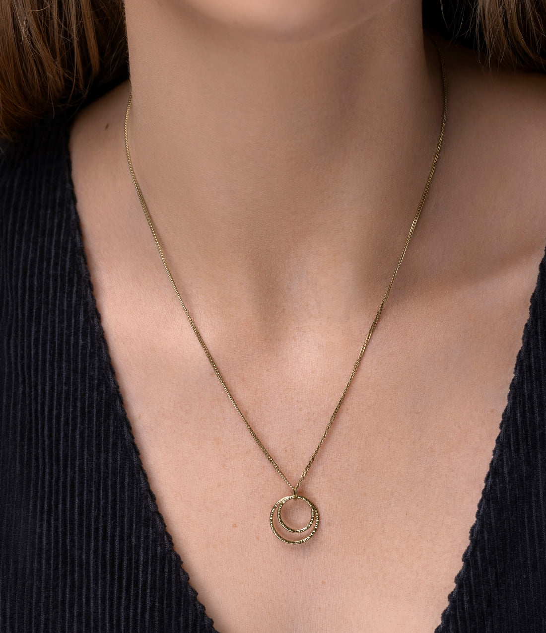 9ct Gold Infinite Necklace with Hammered Circles
